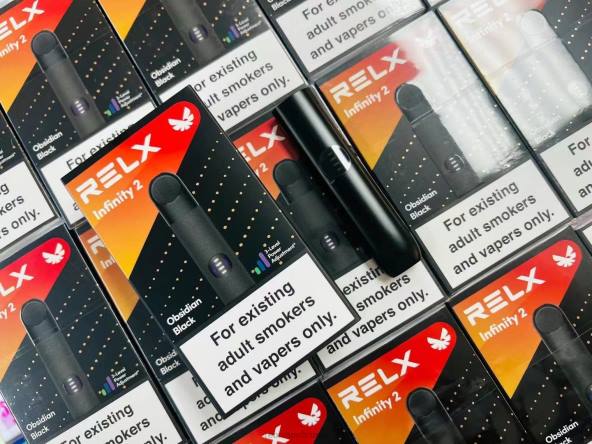 RELX Infinity 2 peranti vape hitam obsidian XT8H66 - Relx Vape Pod